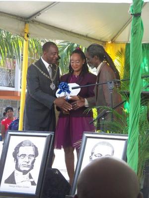 Ian and Tamika Williams recieving the Sam Sharp Award on behalf of the Ahhh...Ras Natango Gallery and Garden